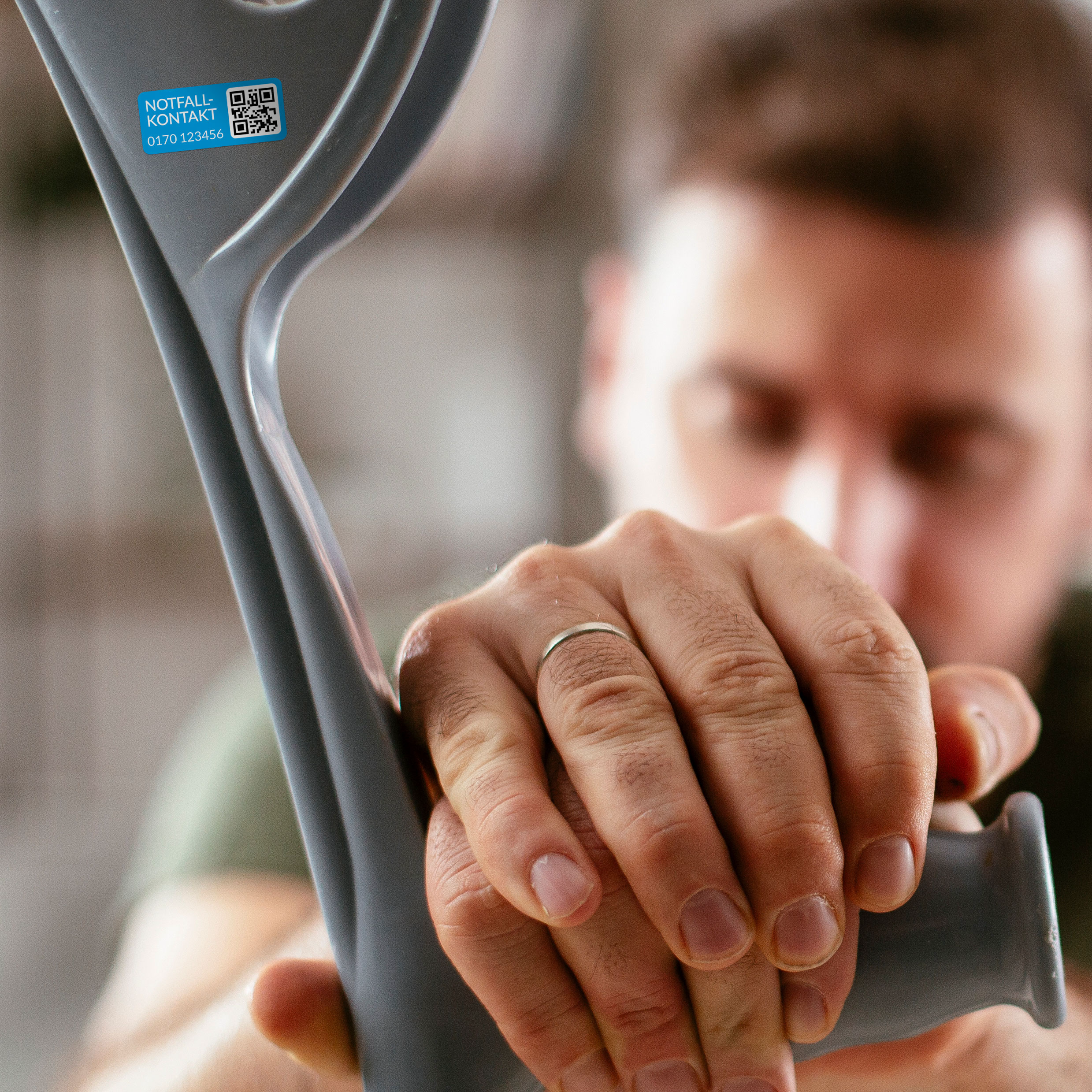 Notfallkontakt-Aufkleber mit Telefonnummer & QR-Code, stark haftend, 30x13mm - kinder-druckerei.de