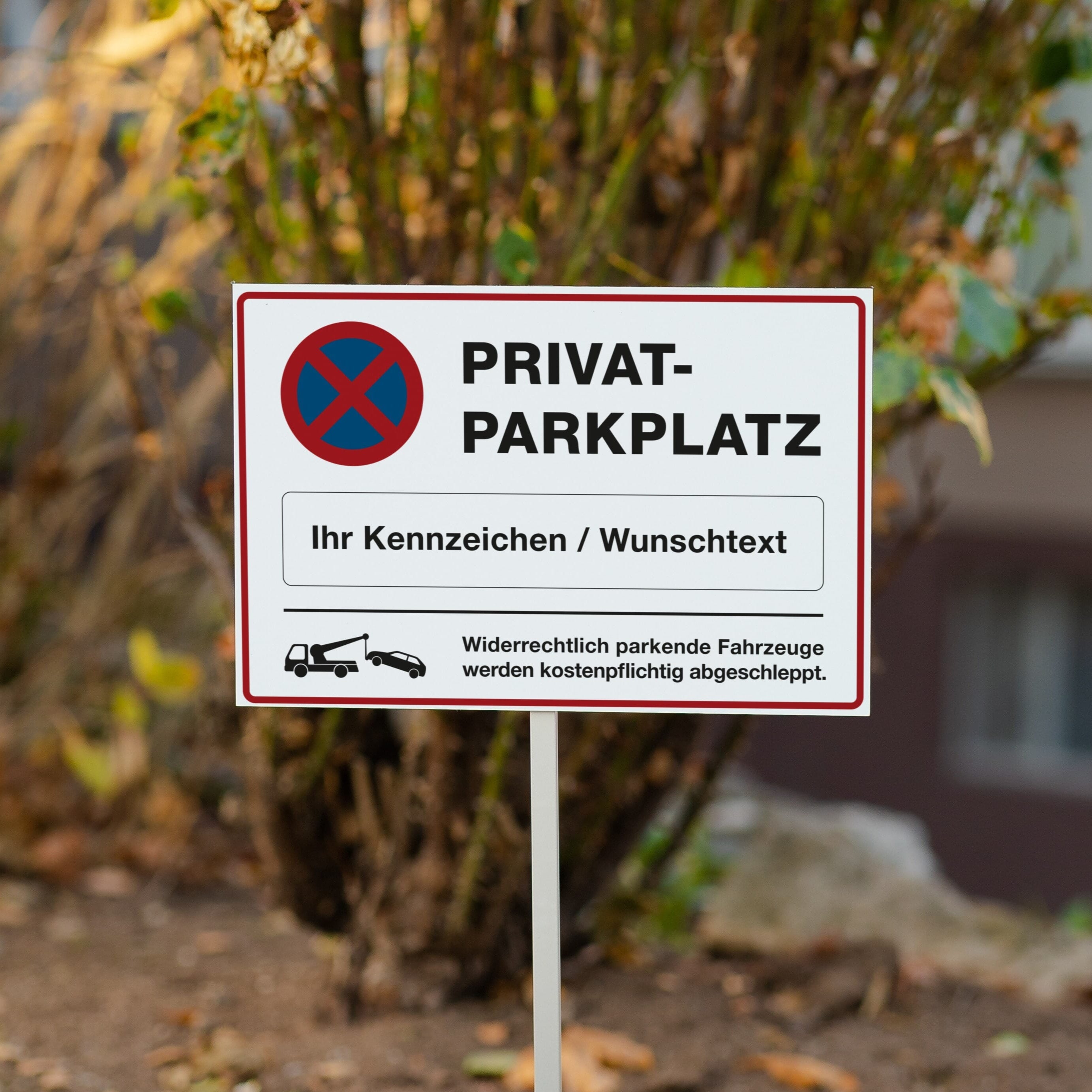 Privatparkplatz-Schild — Beispielgestaltung mit Kennzeichen