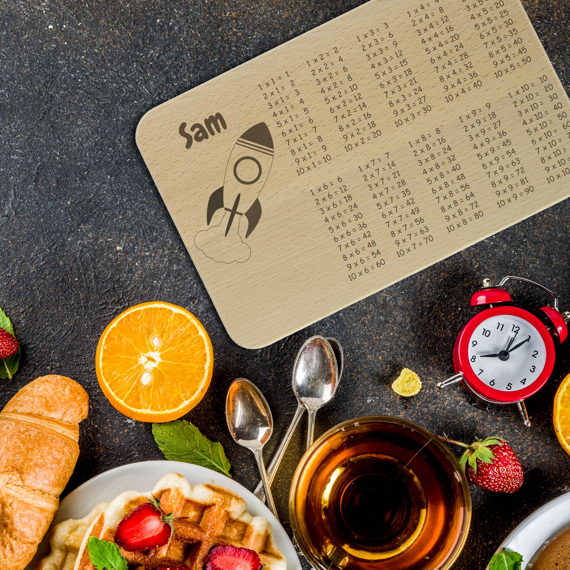 Frühstücksbrettchen 1x1 mit Kindermotiv & individueller Gravur - kinder-druckerei.de